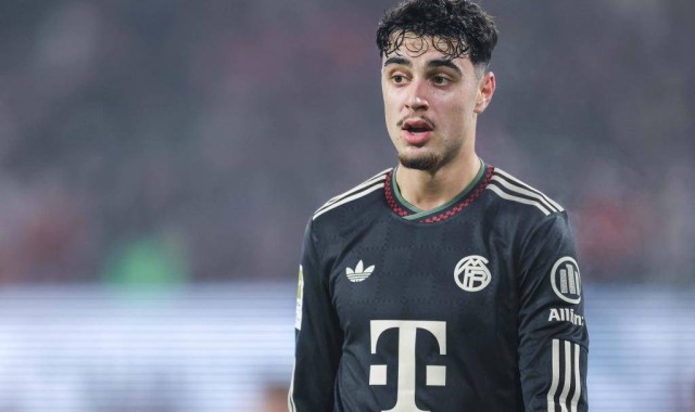 于帕梅卡诺续约风波：德甲豪门面临的挑战与机遇