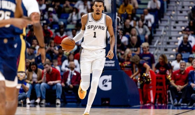 文班亚马29+11+6犯锡安27+10+7 马刺加时战胜鹈鹕