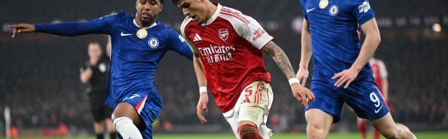 足坛一夜动态：AC米兰22轮不败，阿森纳双杀切尔西，巴萨冲4冠王