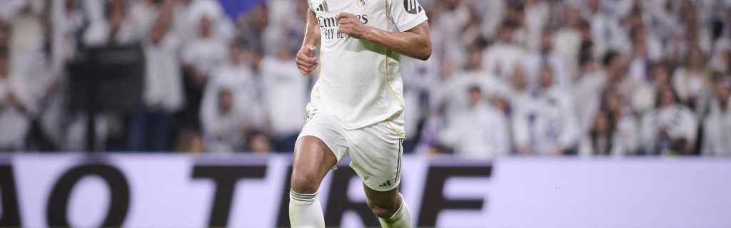 伯纳乌嘘声震天！皇马球迷怒吼要求主席下课 维尼修斯遭遇全场狂嘘