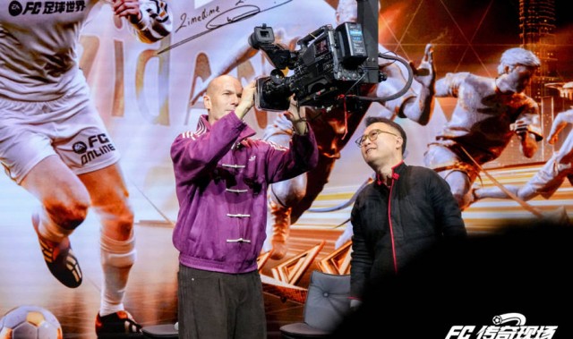 一“齐”登场，齐达内中国行亮相FC足球发布会，现场收获皇马球迷热烈致敬