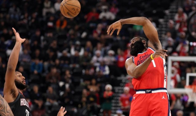 伦登组合轰70+12+11斩死神 快船送火箭“三崩”体验券